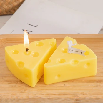 Ароматическая свеча в форме сыра.
