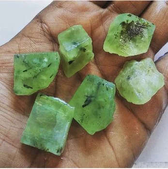 Натуральный Пренит Необработанные камни Грубый Зеленый виноград Кристалл кварца Целебный драгоценный камень Образец минерала Украшение дома